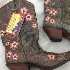Durango Women's cowboy Boots embroidered western